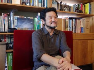 カルチャースタディーズ研究所 三浦 展氏。今回は「人」と「街」の関係性を独自の調査データから分析している