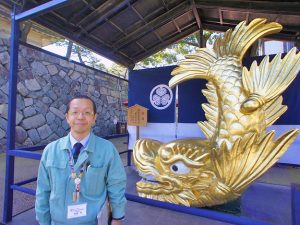 ▲名古屋城総合事務所整備室の渡邉剛さん。「僕は愛知県のお隣の岐阜・美濃加茂の出身ですが、昔から“名古屋の人はなんでも地元で完結させてしまうことが多いなぁ”と感じていました。ようは外部へのPRや発信をすることが苦手なんです。これは名古屋開府400年来、ずっと培われてきた地域特性なんでしょうかね。自分も含めてですがなかなか変えられません(笑)」と渡邉さん