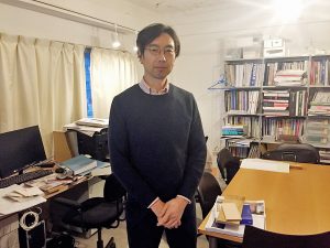 今回インタビューに応えてくださった信濃設計研究所 信濃康博さん。吉原住宅が管理する山王マンションの305号のリノベーションの設計で、福岡県美しいまちづくり建築賞を受賞している