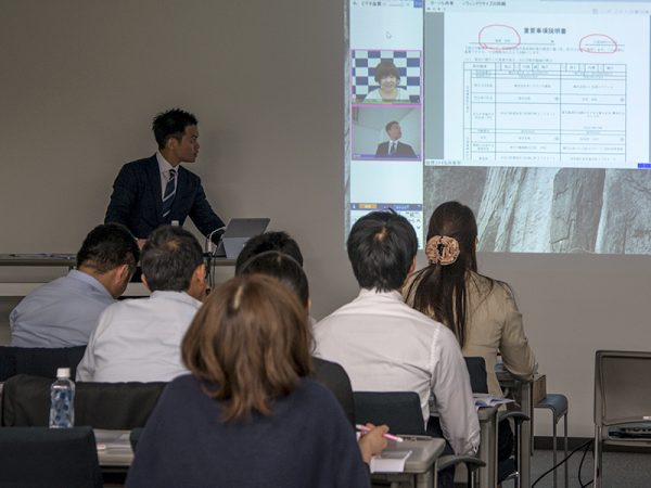 株式会社いい生活が実施した「IT重説活用セミナー」の様子。参加者はみな真剣に説明を聴いていた