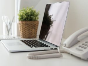 パソコンの故障等の被害は、補償されるものとされないものがあるため、あらかじめ約款等で詳細を確認しておくべきである