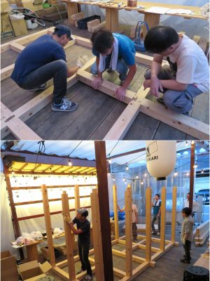 土台を作り、柱を建てる。はめ込むだけなので作業としては分かりやすい。この時点では柱はぐらぐらしているが、この後、梁を組んだらしっかり動かなくなった