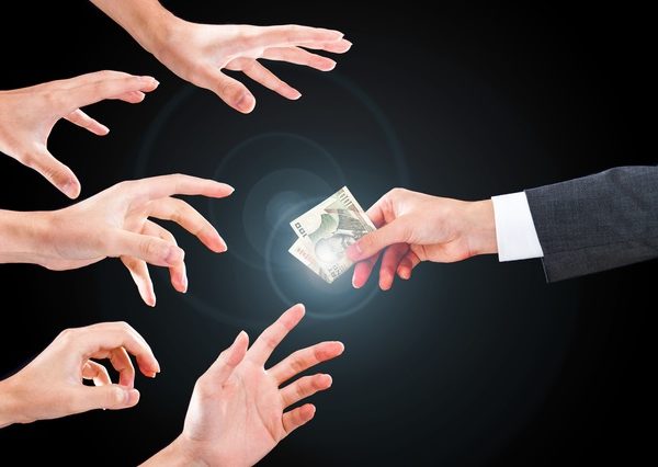 「相続」が「争続」問題に発展するケースはけっして珍しくない。<BR />血縁関係に亀裂を生じさせないためにも、事前に納得できるまで話し合うべき