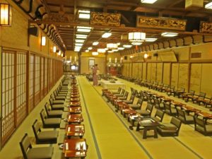 高田の料亭宇喜世の大広間