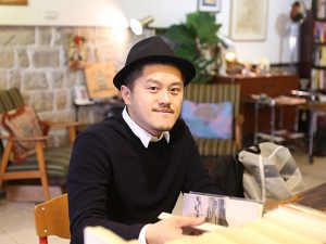 DesignsurfingのChad Liuさん。日本語も台湾語も堪能。台湾と日本の間に立ち、様々なジャンルにおいて人と場を繋ぐコーディネーターハブや個人メディアとしての仕事を行っている。ジャンルは不動産・旅行・アート・デザインなど幅広い。@『OrigInn Space』