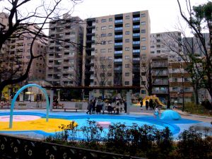 中央区はマンション増加で人口も増え続けている。