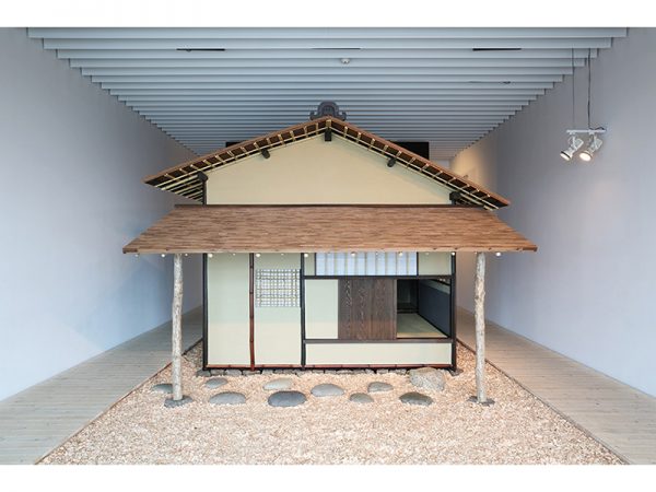 伝千利休《待庵》 1581年頃(安土桃山時代)/2018年(原寸再現) 制作:ものつくり大学
撮影:来田 猛 画像提供:森美術館(東京)