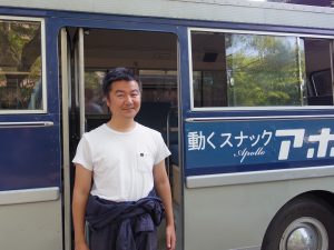 アポロ号船長(責任者)の玄ちゃんは、日本とヨーロッパでデザインと視覚芸術を学んだ現代芸術家で、宇宙オタク。アポロ号を使って、被災地や各地の地域課題の可視化に取り組む(写真:山口)