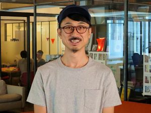 都市型バンライフを送る渡鳥ジョニーさん。「定住するためでなく、移動するための拠点をつくりたいと考えています。拠点をシェアしたり、交換したり。東京と北海道と沖縄とアメリカとか色々な場所に友人が拠点をつくり、そこをみんなで自由に行き来できるようになったら面白いですね」