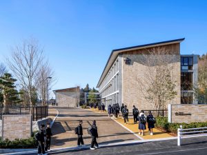 消費電力を実質ゼロにするスーパーエコスクール実証事業に参加し、新築・開校の学校では全国初となったスーパーエコスクール瑞浪市立瑞浪北中学校