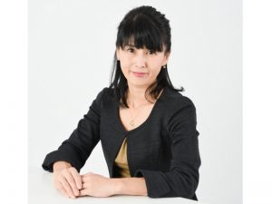 <b>永井ゆかり</b>:東京都生まれ。日本女子大学卒業後、闘う編集集団「亀岡大郎取材班グループ」に入社。住宅リフォーム業界向け新聞、リサイクル業界向け新聞、ベンチャー企業向け雑誌などの記者を経て、平成15年1月「週刊全国賃貸住宅新聞」の編集デスクに就任。翌年9月に編集長に就任。 全国の不動産会社、家主を中心に、建設会社、建築家、弁護士、税理士などを対象に取材活動を展開。新聞、雑誌の編集発行のかたわら、家主・地主や不動産業者向けのセミナーで多数講演。2児の母。趣味はバスケットボール、パン作り