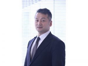 <b>竹村宗哲</b>:日新火災海上保険株式会社 商品企画部長。個人・個人事業主・中小法人のお客様向けの商品開発・改良に取組む。日本アクチュアリー会正会員。京都市生まれ