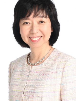 ▲公益社団法人 全国消費生活相談員協会会員で、消費生活専門相談員の須黒真寿美さん。相談員として動物愛護協会の「ペット110番」の仕事に携わったことをきっかけに、ペットに関わる消費者問題に詳しい消費生活相談員として省庁職員や動物取扱業者向けの講演活動を全国で行っている。<br />「私自身もペットを飼っていますから、相談を受けると飼い主さんの気持ちがよくわかるのですが、ペット販売に係るトラブルは、販売店側からの交換や解約など法律上は問題のない提案であっても、ペットへの愛情があるため解決が難しいトラブルです。また、飼い主さん側の問題として、多頭飼いやしつけ不足で近隣に迷惑をかけ裁判にまでなっているケースもあります」と須黒さん