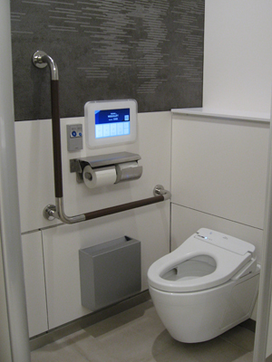 使用方法などの動画が流れるタブレットリモコン