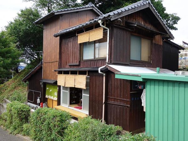 古民家は空き家バンクで見つけた。改装工事も、大家さんの親戚にしてもらったおかげで、格安で済んだそう