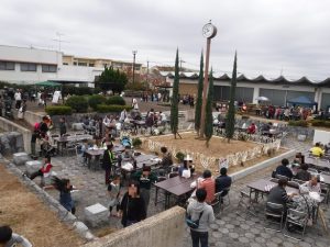 住民ワークショップをきっかけに2018年11月に開催した「菱野団地わいわいフェスティバル」の様子。かつては商店街などで夏祭りや催しがあり、住民同士が顔を合わせる機会もあったが、ここ20年ほどはなくなってしまっていた。「地域の方も望まれていたんだなと思いました」と矢野さん(写真提供:瀬戸市役所)