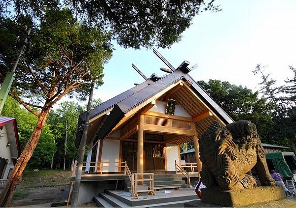 契機となった北海道札幌市にある石山神社の建替え