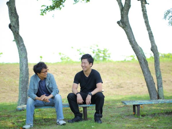 こちら写真左がエーゼロ厚真の取締役花屋さん。フランクに話せる間柄