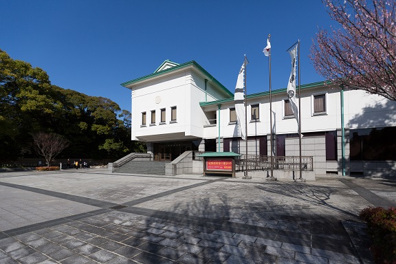 名古屋城をモチーフとした新館。現在はここが美術館のメインの入り口となっている(写真提供:徳川美術館)