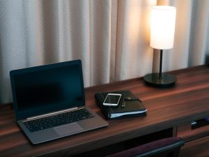 環境を変えることでリフレッシュでき仕事がはかどることも。サービス価格で利用できるいま、試してみるのもいいかもしれない