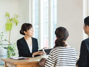 自分での試算が面倒、時間がない場合などは、手順の一部もしくはすべてを有料で専門家に依頼するという方法もある