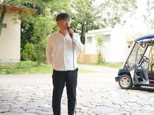 陶芸家/造形作家の内田鋼一氏。四日市市の製陶工場で働いた後、独立。東南アジア、中東、西アフリカなどの各地でやきもの作りを経験したことも。日本だけでなく、ヨーロッパ各地やアジアでの展示で高い評価を受けている