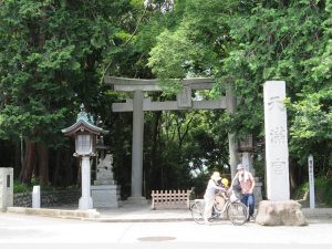 学園都市としての開発が有名だからだろうか、新しいまちと思われがちな国立だが、亀戸天神、湯島天神と並ぶ関東三天神のひとつ、谷保天満宮があり、歴史のある土地でもある