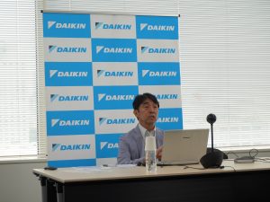 帝京大学医学部附属病院高度救命救急センター長・帝京大学医学部救急医学講座教授の三宅康史氏。さいたま赤十字病院救命救急センター長、昭和大学医学部教授などを経て、2016 年より現職。著書に『現場で使う!! 熱中症ポケットマニュアル』がある、熱中症の専門家だ