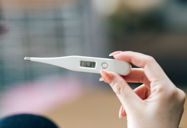 自宅療養中は、自分で検温などを行い、毎日その結果を保健所へ伝える