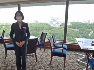 今回お話を伺った加藤さんは勤続18年。
「憧れのクラウンでプロポーズをしたい」という声に応えた「プロポーズ大作戦」企画や、新しいホテル文化の発信として、ホテルで学ぶカルチャーセミナーを設立したことなど、印象深い思い出がたくさんあるという。<br>
現スタッフたちは、他事業所や姉妹ホテルで引き続き勤務し、新ホテルが誕生した際にまた集結する予定だという。建物は無くなれど、地元に愛されてきた「ホテルナゴヤキャッスル」のホスピタリティは存続されそうだ
