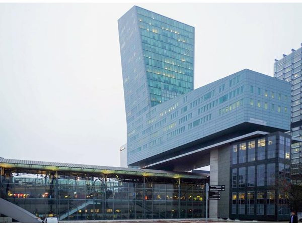 クレディ・リヨネ・タワー(クリスチャン・ド・ポルザンパルク、1995年)</br>写真は以下すべて撮影/倉方俊輔