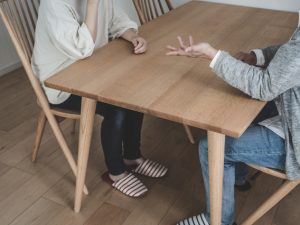 離婚について話し合いをする場合は、養育費や子どもの将来に影響する事柄についてはしっかりと相談し取り決めをしておきたい