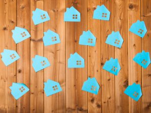 「不動産鑑定士による不動産鑑定」と「不動産会社による不動産査定」。どちらも動産の時価を算出するものであるが、方法や用途が異なる