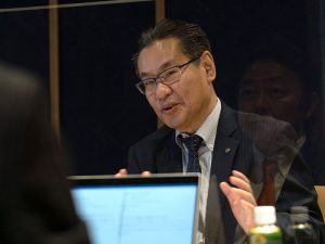 <b>北野 亮:</b>プライム ライフ テクノロジーズ株式会社 代表取締役社長。1978年松下電工株式会社(現パナソニック)入社。住宅設備・建材事業中心にキャリアを歩み、2012年にパナソニックのエコソリューションズ社専務、17年に社長に就任。2020年1月、パナソニック ホームズ、トヨタホーム、ミサワホームなどの持ち株会社であるプライム ライフ テクノロジーズの発足に伴い現職