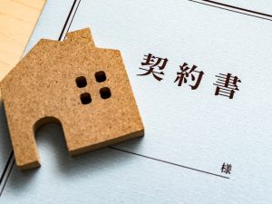 不動産の契約は売買契約書または請負工事契約書に印紙を貼る必要があり、印紙の額は契約書に記載される金額によって決まる