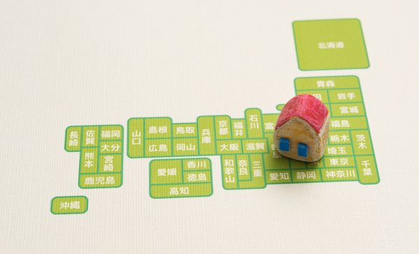 地価公示は、毎年1月1日時点における標準地の正常な価格が3月に公示される。公示価格は時価とは乖離した価格となる場合があるが、地価の上昇下降トレンドを把握するためには最適な指標である