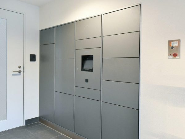 1号棟1階の「マルチサロン和み」。趣味のサークル活動など居住者のコミュニケーションの場として無料で利用できる。仕切りのあるワークスペースはテレワークにも便利