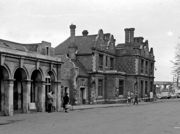 イースト・ウェスト・レイルにあったブレッチリー・パーク駅。この写真が撮られた6年後には廃駅となった © Ben Brooksbank (cc-by-sa/2.0)