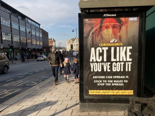 休校が続く英国。子どもたちは外で遊べず退屈し、親は庭付きの家へ引っ越しを考える ©Nao Fukuoka