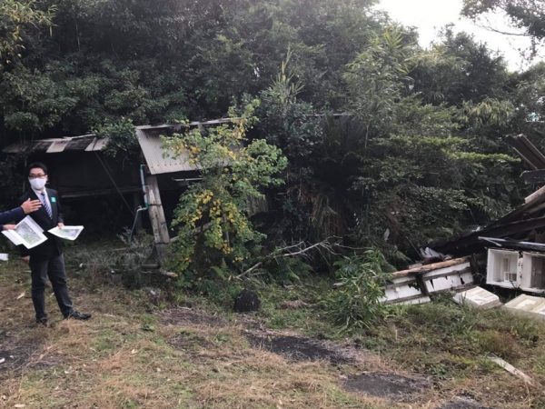 九州に出張し、司法書士にマッチング支援の仕組みを説明する中村さん