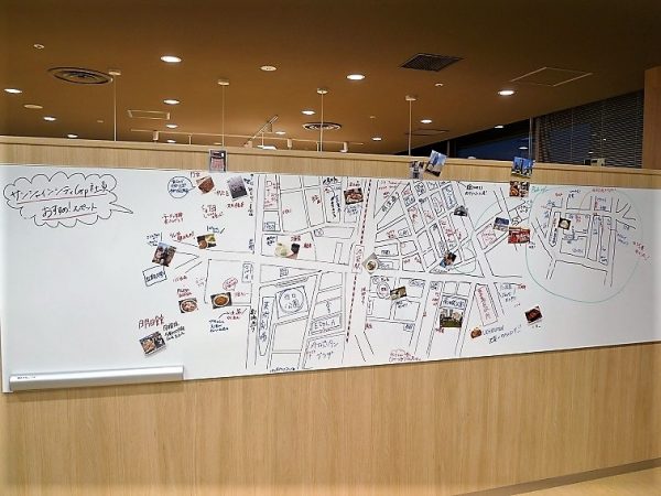株式会社サンシャインシティのオフィスで目にした「池袋おすすめスポットマップ」。トシマージュのメンバーが積極的に情報を書き入れているというが、他の社員も自由に書き込みができる