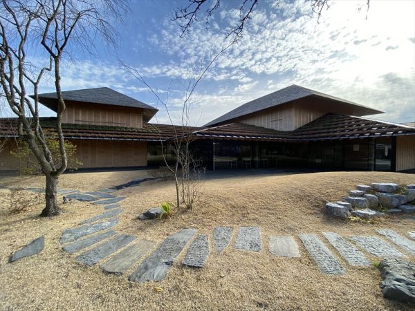 伝統芸能伝承館「森舞台」