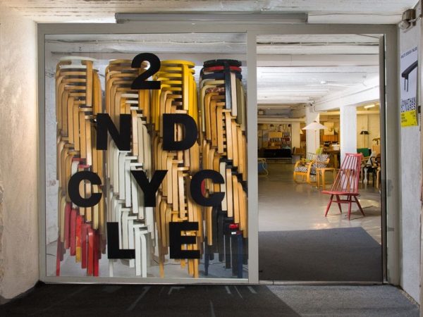 建築家アルヴァ・アアルト(1898-1976)。「北欧の賢人」とも称される20世紀を代表する建築家の一人。生涯で200を超える建物を設計した