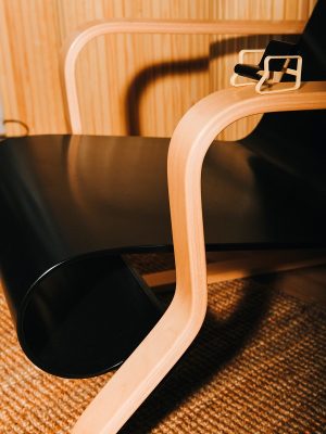 「スツール 60」のガチャ。細かなところまで再現された作りに驚く