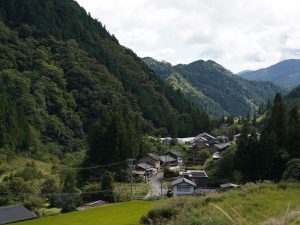 豊かな森林に囲まれた根羽村