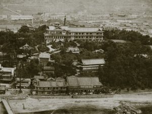 1965~76年の写真。写真手前に写る和風旅館が「常磐館」、その後ろが「蒲郡ホテル」、現在の「蒲郡クラシックホテル」だ(写真提供:蒲郡クラシックホテル)