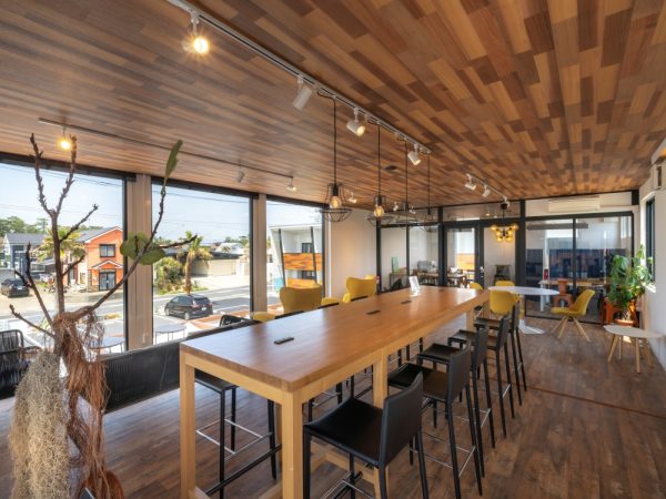 地元の食材を使った料理などが楽しめるクラブハウス