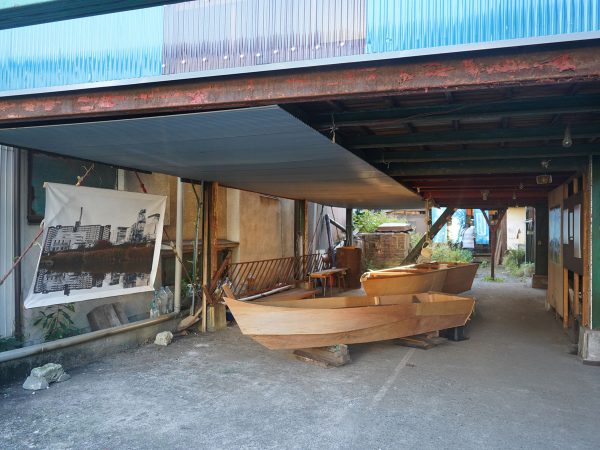 隣人プロジェクトの作品。中里和人+東京造形大学関連有志「島巡り 向島クルージング」