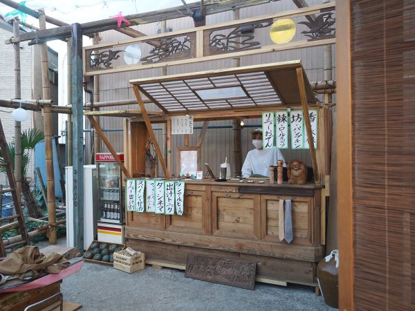 1ヶ月限定で誕生した「京町クロスロード村」。京島3丁目、明治通りと四ツ目通りの交わる角の空き地が活用された