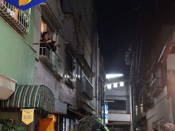 隣人プロジェクトの作品。中里和人+東京造形大学関連有志「島巡り 向島クルージング」